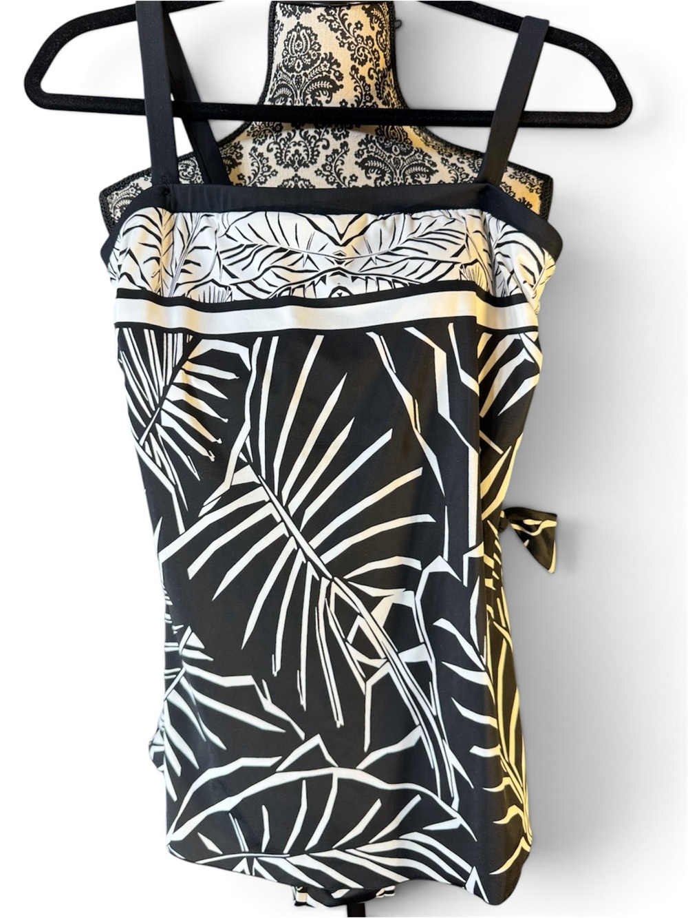 Le Cove Black & White Tropical Print One Piece Swim Suit size 10